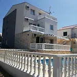 Kuca Za Odmor Postonjski